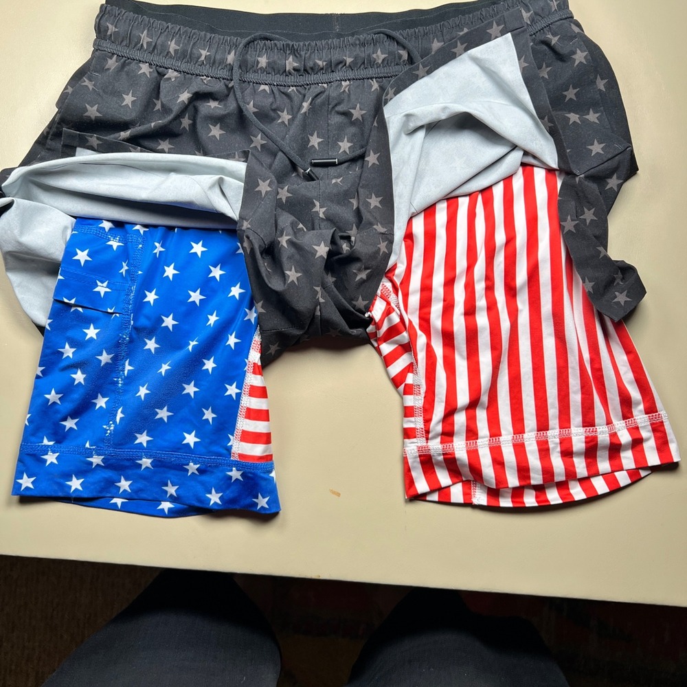 Chubbies Mens M The Danger Zones Shorts Black Stars Stripes 5.5" Inseam - Picture 4 of 8